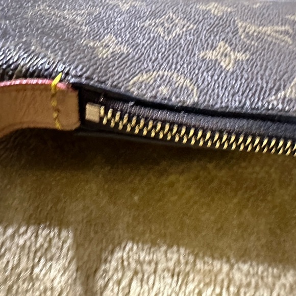 Louis Vuitton Monogram Clutch/iPad
Pro - Picture 8 of 16